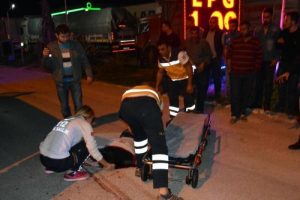 Adana'da otomobilin &ccedil;arptığı gen&ccedil; &ouml;ld&uuml;