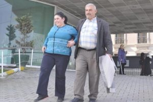 Sedye ile getirildiği hastaneden y&uuml;r&uuml;yerek &ccedil;ıktı