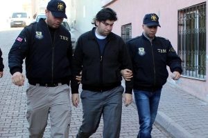 Kayseri'de lise &ouml;ğretmenine 'parelel yapı' g&ouml;zaltısı