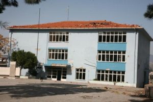 İzmir'de boşaltılan ilkokulda talana devam