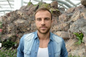 Alban Meha da bir i&ccedil; savaş mağduru