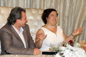Gelin nikah masasında g&uuml;lme krizine girerse