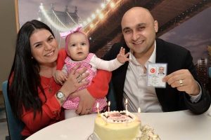 32 yaşında 8'inci kez doğum g&uuml;n&uuml; kutladı