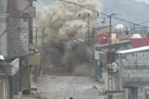 Barikata yerleştirilen bomba b&ouml;yle patladı!