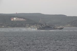 Rus askeri gemisi &Ccedil;anakkale Boğazından ge&ccedil;ti