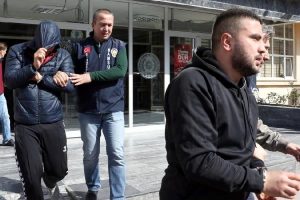 Kilise Derneği'nin kapısını tekmeleyen 4 kişi g&ouml;zaltına alındı