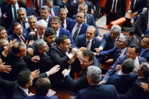 CHP'li vekilin s&ouml;zleri Meclis'i bu hale getirdi