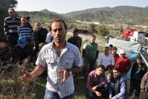 Paralarını alamayan iş&ccedil;ileri maden &ouml;n&uuml;nde &ccedil;adır kurdu