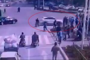 Cip &ouml;ğrencileri bi&ccedil;ti: 10 yaralı
