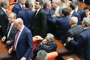 Deniz Baykal korumada