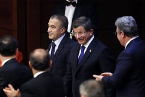 Davutoğlu'ndan gece yarısı Genel Kurul s&uuml;rprizi