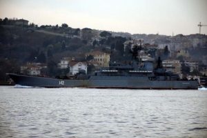 Rus savaş gemisi boğazdan ge&ccedil;ti