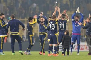 Fenerbah&ccedil;e derbi galibiyetiyle b&uuml;t&uuml;n sorunları unuttu