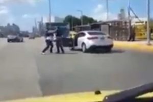Birbirlerine yol vermediler, ardından birbirlerine girdiler