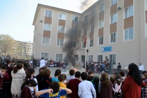 Bursa'da minikler yangın s&ouml;nd&uuml;rd&uuml;