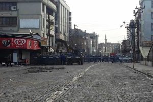 Diyarbakır'da okullara 'b&ouml;l&uuml;c&uuml; propaganda' uyarısı