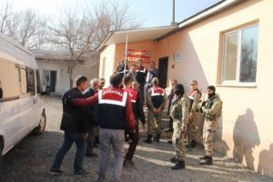 DBP'li belediyeye ter&ouml;r operasyonu: 13 g&ouml;zaltı