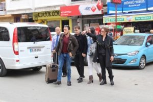 Sezen Aksu'nun evine taziye akını