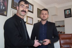 Yolda 20 bin lira buldu, 3 bin lira eksikle sahibine teslim etti