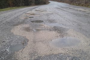 Bursa'da bu yol s&uuml;r&uuml;c&uuml;leri canından bezdirdi!