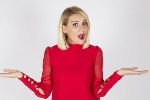Esra Erol, ka&ccedil;amak yapan gelin ve damat adayının &uuml;st&uuml;n&uuml; &ccedil;izdi