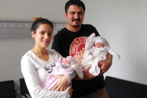 1800 ve 800 gram doğan ikizler hayata tutundu