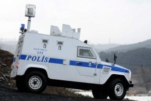 Şırnak'ta zırhlı ara&ccedil;taki silah kazayla ateş aldı: 1 polis şehit