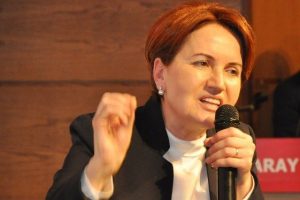 Meral Akşener partililerle bir araya geldi