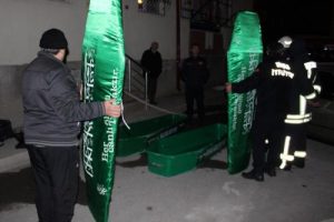 Sivas'ta elektrikli battaniye yangına yol a&ccedil;tı: 3 &ouml;l&uuml;