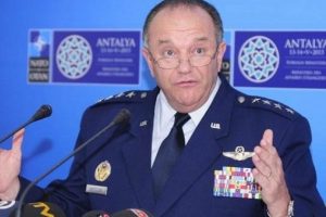NATO komutanı: Rusya ile savaşabiliriz