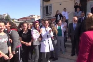 &Ouml;ğrencilerin tatil sevinci kısa s&uuml;rd&uuml;