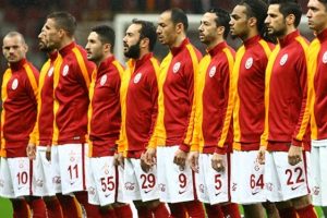 Galatasaray'da iki futbolcu Akhisar maçında sakatlandı