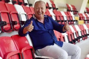 G&uuml;ltekin Gencer, trib&uuml;n liderleriyle toplantı yaptı