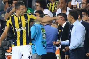 Van Persie'den hareketiyle şaşırttı!