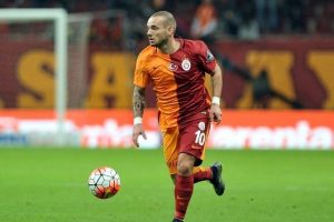 Wesley Sneijder takımda kalacağını s&ouml;yledi