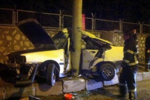 Doğum g&uuml;n&uuml; kutlayan gen&ccedil;ler kaza yaptı: 1 &ouml;l&uuml;, 5 yaralı
