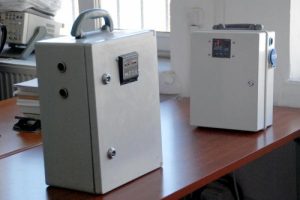 Liseli &ouml;ğrenciler, taşınabilir elektrik &uuml;reten &ccedil;anta yaptı