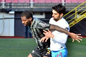 Douglao'nun kendi kalesine 4'&uuml;nc&uuml; gol&uuml;