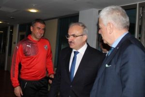 Vali Karaloğlu Bursaspor Spor Lisesi'ne destek s&ouml;z&uuml; verdi