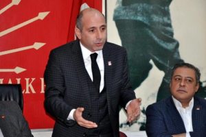 CHP'li &Ouml;ztun&ccedil;: Davutoğlu, Başbakancılık oynuyor