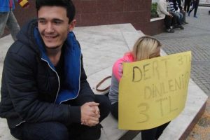 3 liraya dert dinlediler! Polis uzaklaştırdı...
