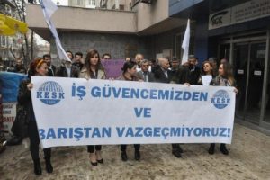 Gaziantep'te kadınlardan SGK &ouml;n&uuml;nde eylem