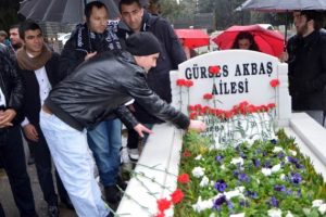 M&uuml;sl&uuml;m G&uuml;rses mezarı başında anıldı