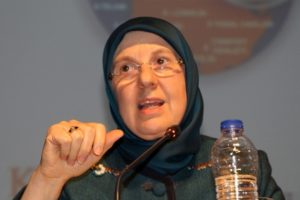 Bakan yetiştirme yurdundaki &ccedil;ocukların &ccedil;ağrılarına yanıt verdi