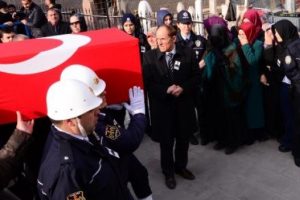 Şehit polisi Erzurum'da 5 bin kişi uğurladı