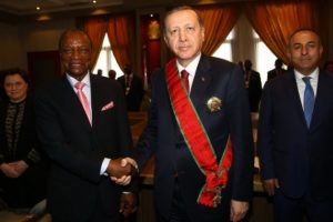 Erdoğan'a Gine'de 'şeref madalyası' verildi
