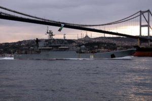 Rus savaş gemisi boğazdan ge&ccedil;ti