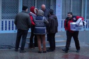 İzmir'de ter&ouml;r operasyonu: 4 g&ouml;zaltı
