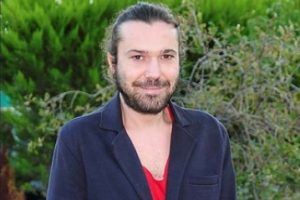 'Duygusal adamım ağlatıyorum'