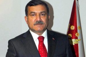 İzmir Emniyet M&uuml;d&uuml;r&uuml; Celal Uzunkaya, n&ouml;betteki polise telefonu yasakladı
